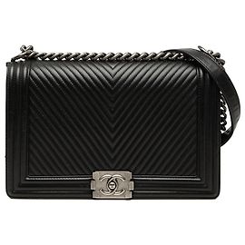 Borsa a tracolla Chanel Boy Flap in pelle di agnello Chevron nera, taglia Medium Nero