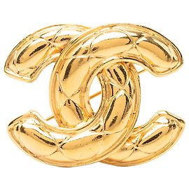 Broche Chanel CC acolchoada banhada a ouro Dourado