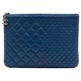 Clutch Chanel Medium Bi Quilted Lambskin O Case Azul Azul