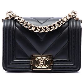 Bolsa transversal Boy Flap em pele de cordeiro Mini Chevron preta Chanel Preto