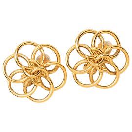 Boucles d'oreilles créoles clips Chanel CC fleur plaquées or Doré