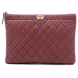 Clutch Chanel Boy O Case en Caviar Acolchado Rojo Tamaño Medium Roja