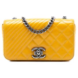 Borsa a tracolla Chanel Small Glazed Calfskin Coco Boy Flap Gialla Giallo