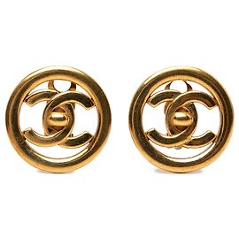 Orecchini a clip tondi Chanel CC placcati oro con chiusura Turn Lock D'oro