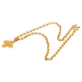 Collier avec pendentif croix Triple CC plaqué or Chanel Gold Doré