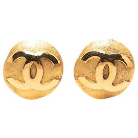 Orecchini a clip rotondi Chanel CC placcati oro D'oro