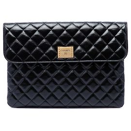 Chanel CC gesteppte Patent-Clutch in Schwarz Schwarz
