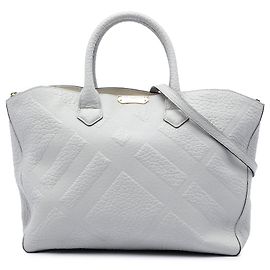 Bolsa Burberry Dewsbury em couro de vitelo cinza com relevo de elefante e estampa check Cinza