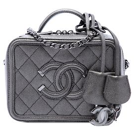 Bolso Vanity Chanel Small Grey Metallic Caviar CC Filigree Gris