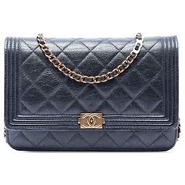 Bolsa tiracolo Boy em couro de vitelo metalizado acolchoado preto Chanel com carteira e corrente Preto