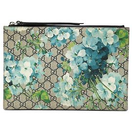 Blue Gucci GG Supreme Blooms Clutch Beige