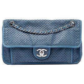 Borsa a tracolla Up In The Air Flap in pelle di vitello traforata Chanel blu Medium Blu