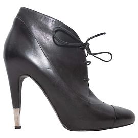 Black Chanel Leather Cap-Toe Heeled Booties Size 41 Black
