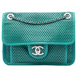 Bolsa de ombro Up In The Air em pele de vitelo perfurada Chanel Small verde Verde