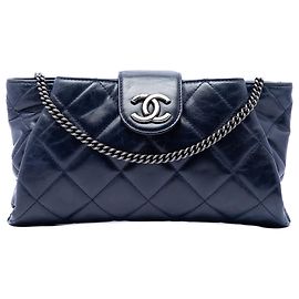 Borsa a tracolla e clutch Chanel Coco Pleats in pelle di vitello liscio trapuntato blu Blu