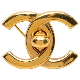 Broche Chanel CC banhada a ouro com fecho Turn Lock Dourado