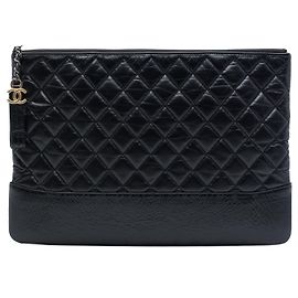 Pochette Gabrielle O Case en cuir de veau vieilli noir Chanel Large Noir