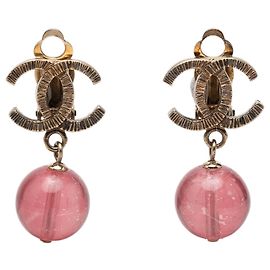 Orecchini a clip Chanel CC in ottone e resina con goccia dorati D'oro