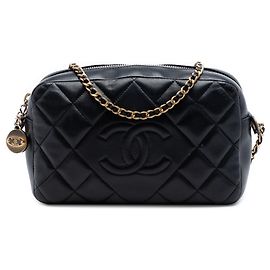 Bolsa tiracolo Chanel CC em pele de cordeiro acolchoada preta com padrão de diamante Preto
