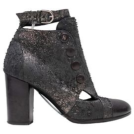 Botines Chanel Cap-Toe Distressed Cutout Gunmetal & Black Talla 38.5 Gris