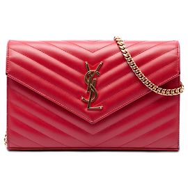 Bolsa transversal carteira envelope Cassandre em Grain De Poudre vermelho Saint Laurent Vermelho