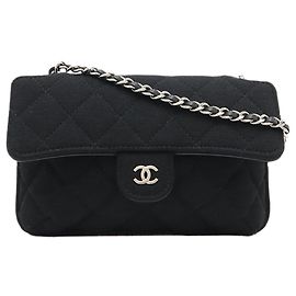 Cabas pliable Chanel en toile graffiti noir avec rabat en jersey Noir