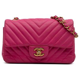 Mini bolsa transversal Chanel Rectangular Classic Chevron em pele de cordeiro rosa de aba única Rosa