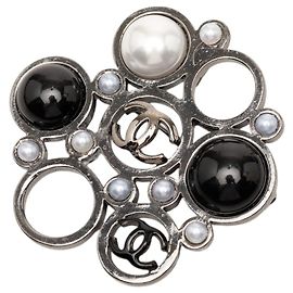 Chanel CC Messing Brosche mit silbernen Kunstperlen Silber