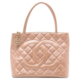 Chanel Medaillon Tote aus Lammleder in Tan Kamel