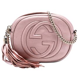 Bolsa transversal Gucci Mini Soho Chain em couro de bezerro granulado metálico rosa Rosa