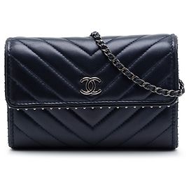 Borsa a tracolla Chanel CC Chevron in agnello borchiato blu Blu