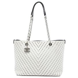 Bolso Shopping Chanel CC Perforated Chevron Caviar Blanco Blanco