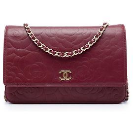 Bolsa transversal Chanel CC Wallet On Chain em couro de vitelo com relevo de camélia vermelho Vermelho