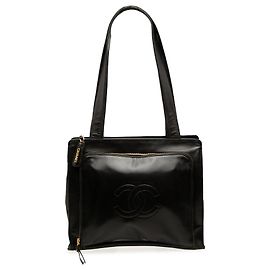Tote em pele de cordeiro preta com CC e bolso frontal com fecho Chanel Preto