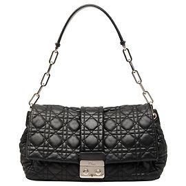 Bolsa de ombro Dior em pele de cordeiro Cannage New Lock preta Preto
