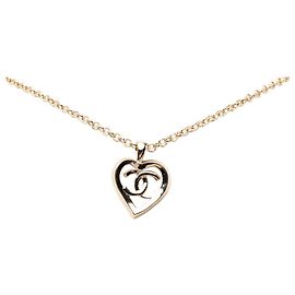 Collar con colgante de corazón chapado en oro Gold Chanel CC Dorado