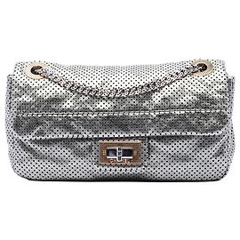 Borsa a tracolla Chanel Medium Reissue in pelle di vitello traforata argento Argento