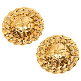 Brincos de pressão Chanel CC banhados a ouro com acabamento em corrente acolchoada Dourado