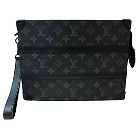 Clutch Louis Vuitton Monogram Eclipse Preto
