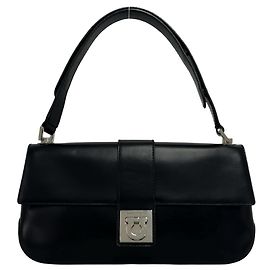 Bolsa de Ombro Salvatore Ferragamo com Logotipo Gancini Preto