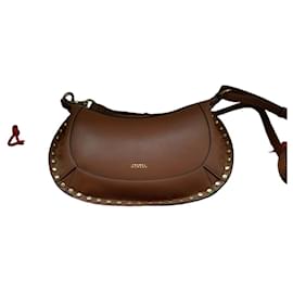 Isabel Marant Tasche aus camel-farbenem Leder mit goldenen Nieten – Schulterriemen – Sehr guter Zustand – Mit Dustbag Kamel