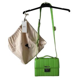 AMI Paris Bolsa de ombro verde em couro verniz acolchoado Verde