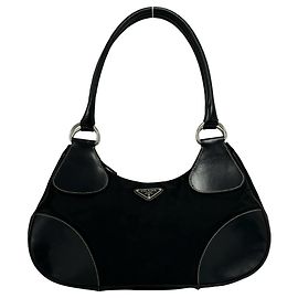 Bolsa semi-ombro em nylon e couro com logo triângulo Prada Preto