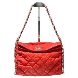 Chanel Bolsa de ombro em couro acolchoado vermelho Vermelho