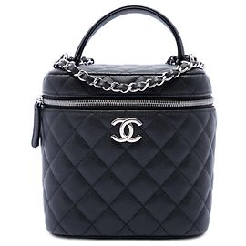 Chanel Vanity com alça e corrente em couro Caviar matelassé preto CC Preto
