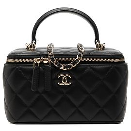 Chanel Pequena Vanity Case em Pele de Cordeiro Preta com Alça e Corrente Preto