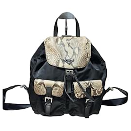 Prada Nylon-Rucksack mit Python-Leder Schwarz Python drucken