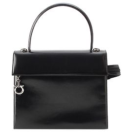 Salvatore Ferragamo mala Ferragamo em couro preto com alça Gancini Preto
