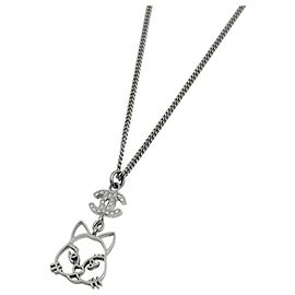 Colar Chanel de strass prateado com design de gato e logo Coco Mark Prata
