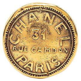 Chanel 31 RUE CAMBON Logo Runde Brosche vergoldet Golden